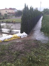 Woda zalewa ulice, domy i ogrody. Mieszkańcy Słociny i Mieszka I w Rzeszowie mają tego dość [ZDJĘCIA, WIDEO]