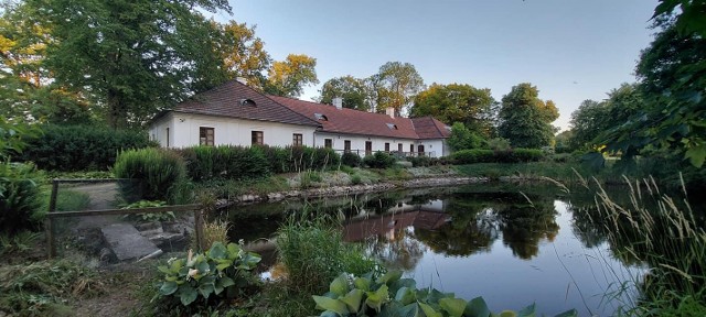 Piękny zabytkowy zespół dworsko-parkowy w Krościenku Wyżnym na sprzedaż.