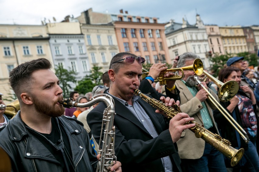 Kraków. Niedziela Nowoorleańska 2018. Koncerty jazzowe na scenie pod Ratuszem [ZDJĘCIA]