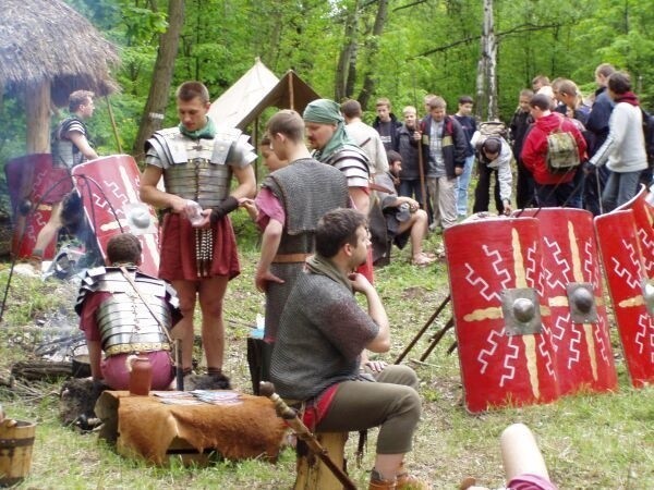 Prezentacja życia i uzbrojenia rzymskich legionistów.