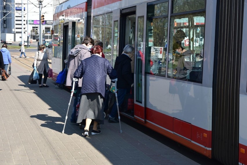 W tramwajach miały zostać zainstalowane rampy ułatwiające...