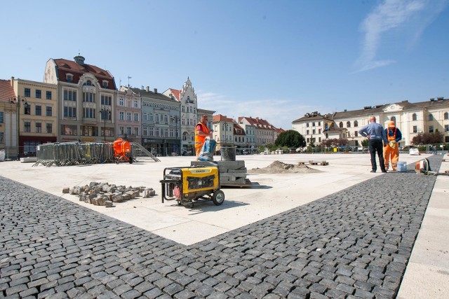 Tymczasem właśnie ruszyły konsultacje społeczne dotyczące zmian w organizacji ruchu na Starym Rynku i w jego obrębie. Do udziału w konsultacjach miasto zaprasza wszystkich bydgoszczan, szczególnie właścicieli lokali i sklepów w okolicy Starego Rynku i mieszkańców tego obszaru. Uwagi można zgłaszać do 20 maja.