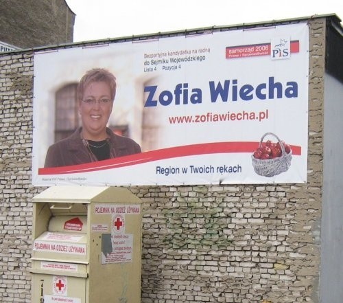 Kandydatka w wyborach Zofia Wiecha wciąż namawia stargardzian do głosowania na nią. Jej baner wisi na ulicy Piłsudskiego.
