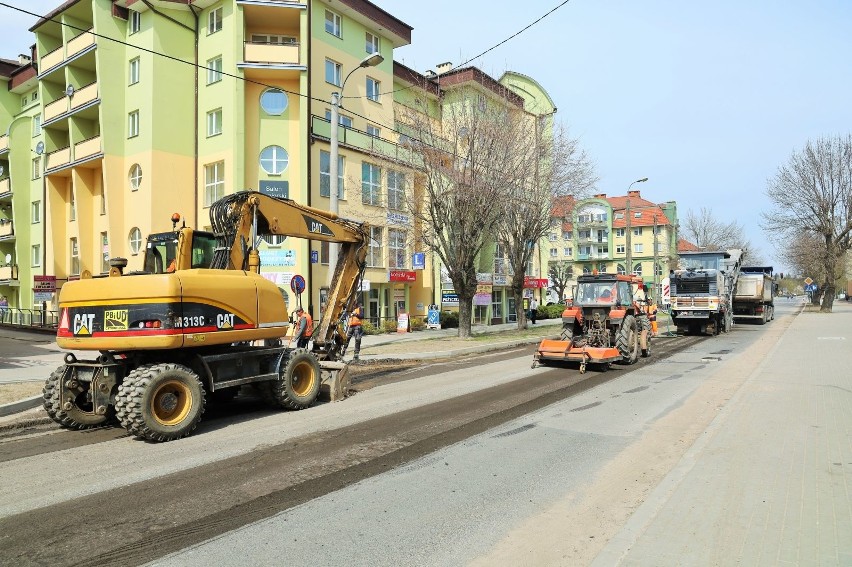 Remont drogi wojewódzkiej nr 627 w Ostrowi. Kiedy koniec prac? Zdjęcia 30.04.2021