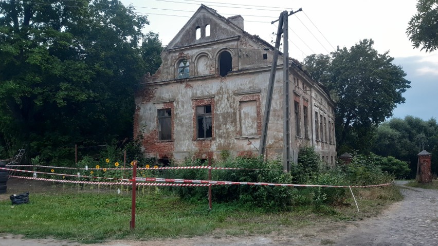 W Linowcu (gm. Lisewo) zawalił się drewniany strop budynku...