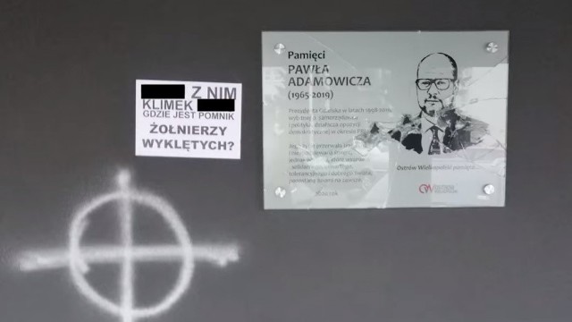 Wandale zniszczyli tablicę w Ostrowie Wielkopolskim. Zostawili list.