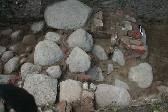 Archeolodzy odkryli pozostałości po jednym z najstarszych w regionie klasztorów w Tykocinie.