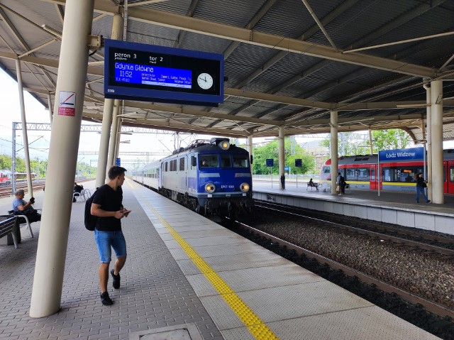 W pociągach Intercity podczas majówki może być krucho z miejscami siedzącymi...