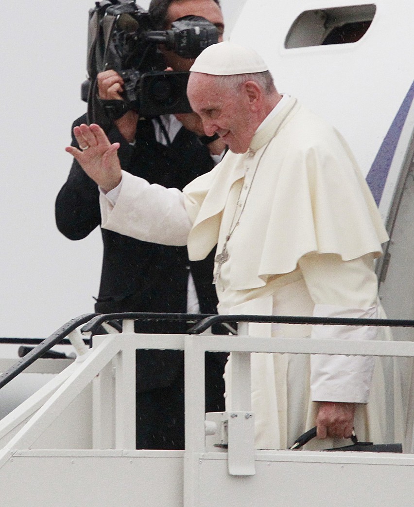 Papież Franciszek wylatuje z Krakowa do Rzymu dreamlinerem...