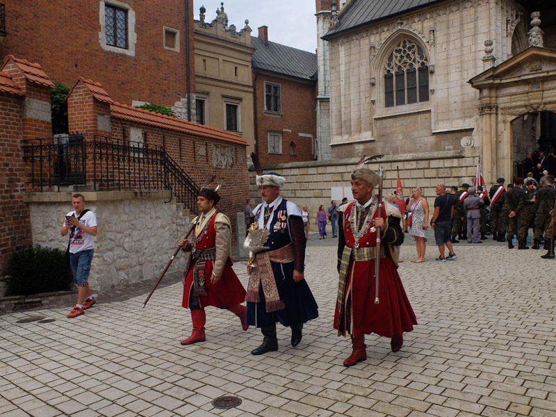 Msza święta w królewskiej katedrze na Wawelu w przeddzień marszu szlakiem Pierwszej Kompanii Kadrowej