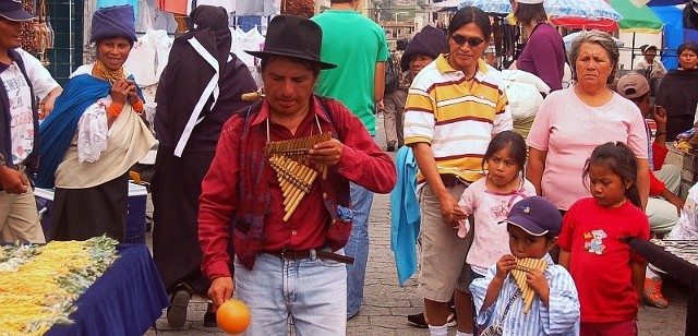 W targu w Otavalo biora udział prawdziwe tłumy
