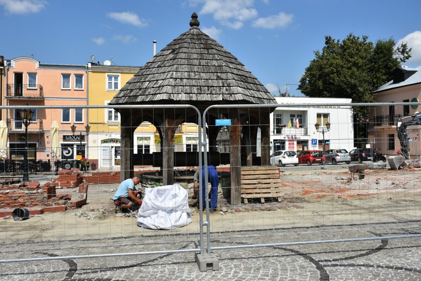 Rewitalizacja placu Łuczkowskiego w Chełmie. Trwają prace rozbiórkowe. Zobacz zdjęcia