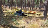 Wypadek szybowca na Pomorzu. Pilot nadał SOS. Maszyna spadła w lesie w Borsku w gminie Karsin. Pilot zginął na miejscu | ZDJĘCIA