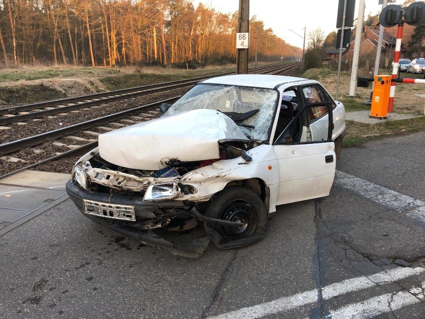 Wypadek na przejeździe kolejowym w Kluczborku.