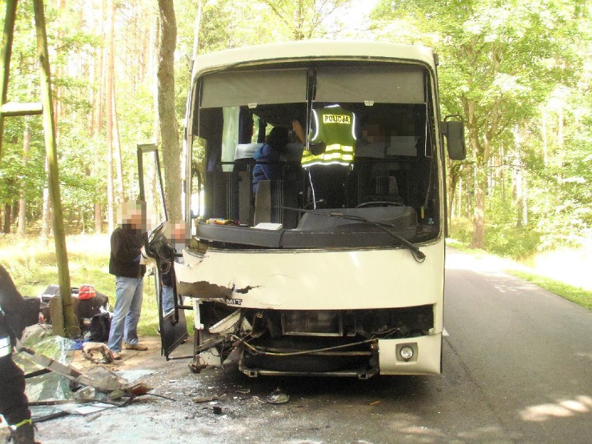 Gmina Malechowo: Autokar z dziećmi zderzył się z ciężarówką [ZDJĘCIA]