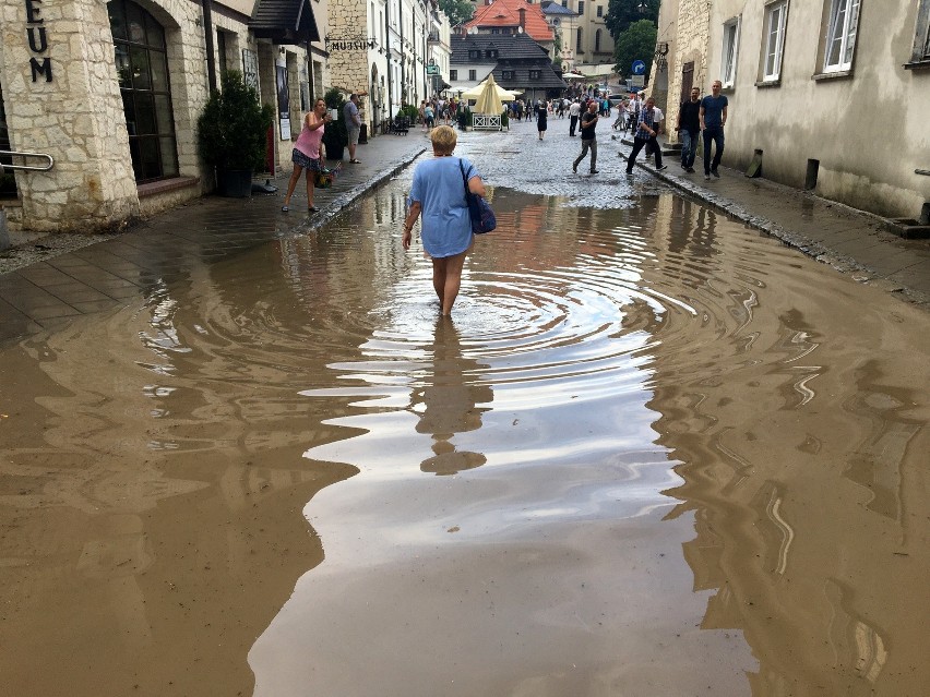 Opady deszczu nie słabną