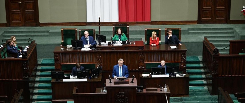 Sejm przyjął zmiany dotyczące kodeksu pracy w kontekście...