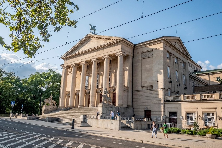 Od piątku można ponownie wybrać się do teatru, żeby poczuć...