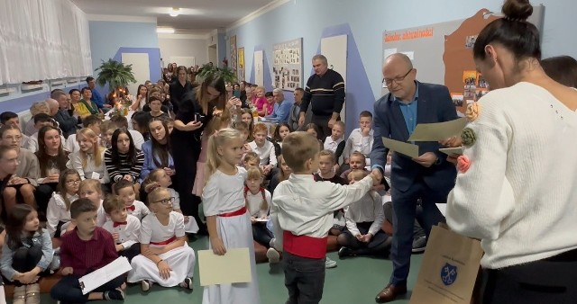 Zespół Szkolno-Przedszkolny w Gorzędowie (gm. Kamieńsk) zorganizował „Wieczorek poetycki” oraz akcję charytatywną dla Ani Zbierańskiej