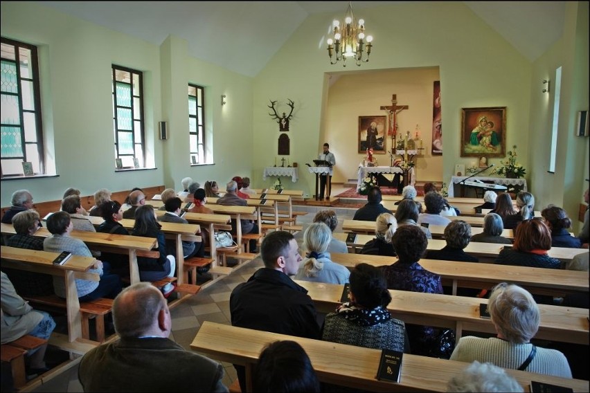 Niedzielna msza w kaplicy w Suchatówce.
