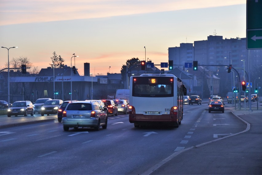 Ratusz odsuwa w czasie uruchomienie buspasów na ulicy Niemodlińskiej w Opolu. "Odwlekanie tego jest niewskazane"