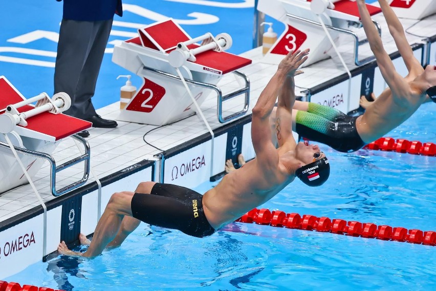 Radosław Kawęcki w finale 200 m stylem grzbietowym w Tokio...