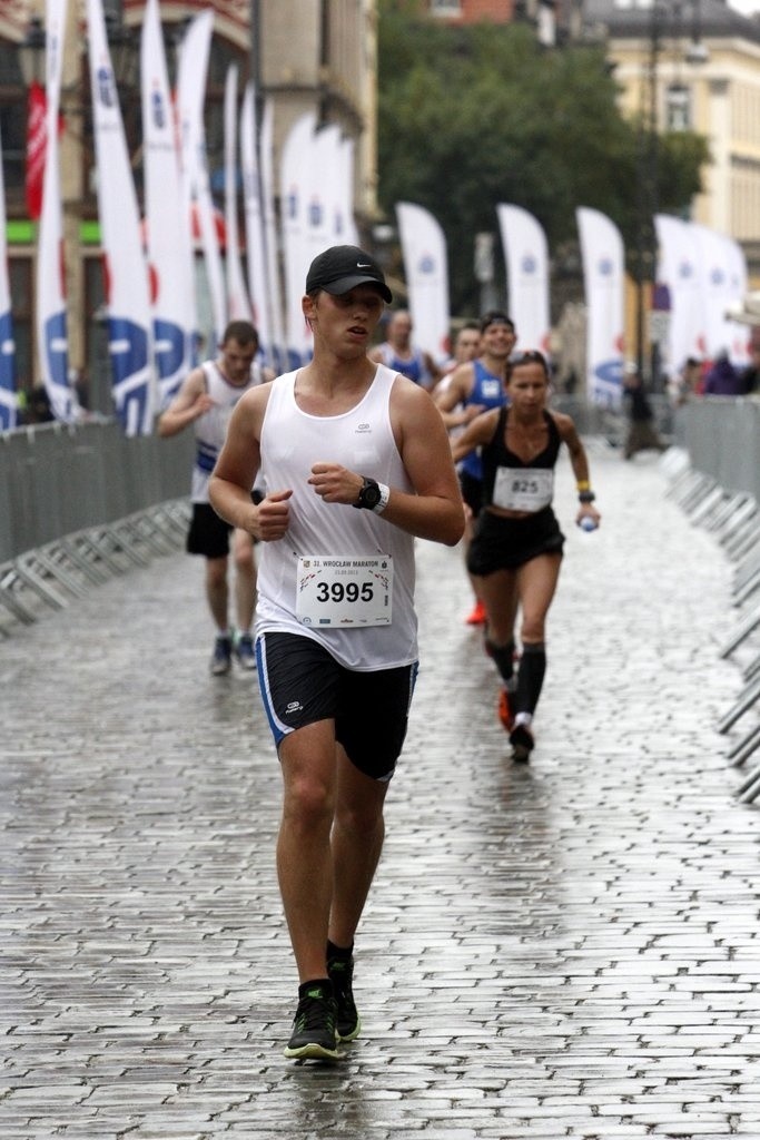 Maraton Wrocław - ZDJĘCIA - zawodnicy z numerami 3801 - 4000