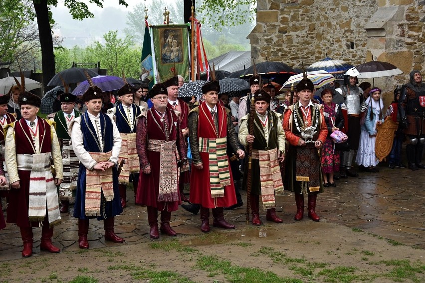 Bobowianie świętowali imieniny patronki miasta. Każda Zofia, Zosia i Zosieńka odebrała życzenia i symboliczną czerwoną różę