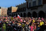 Kraków. Największe karaoke w Polsce. Krakowianie zaśpiewali biało-czerwone przeboje