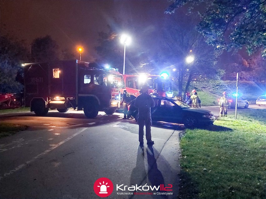 Samochód wjechał do Wisły w Krakowie, w rejonie stopnia wodnego Dąbie