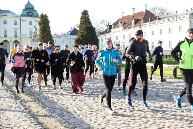 Biegacze spotykali się kilka minut przed południem w Nowy Rok  na dziedzińcu Pałacu Branickich w Białymstoku. Wszyscy przebiegli wspólnie 4 km i wrócili przed Pałac Branickich. Na chętnych czekała jeszcze dodatkowa 6-kilometrowa pętla.