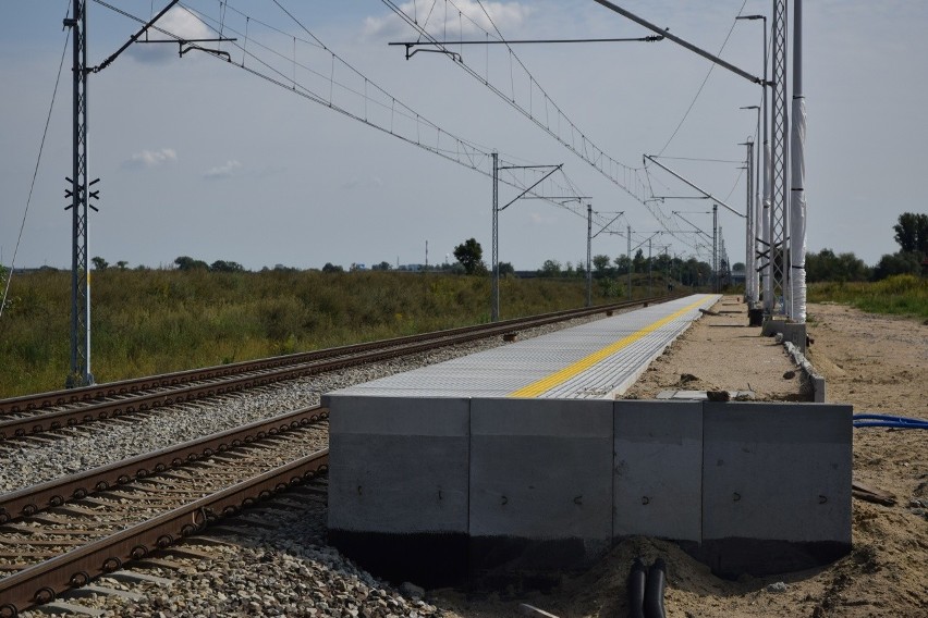 Nowy przystanek kolejowy pod Wrocławiem prawie gotowy (ZDJĘCIA)