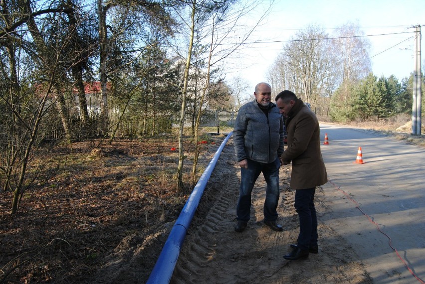 Rozpoczęła się budowa wodociągu dla Motyczna i Międzylesia za ponad 2 miliony złotych (ZDJĘCIA)