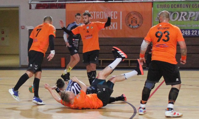 W ostatnim swoim meczu w sezonie 2022/23, piłkarze ręczni KSZO Ostrowiec Świętokrzyski zanotowali zwycięstwo.