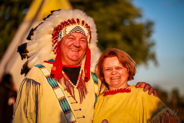 Pastor Janusz Daszuta i jego żona Bożena od kilku lat organizują dla dzieci indiańskie wioski, w których uczą pozytywnych wartości.