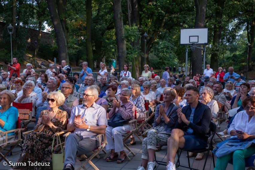 COOLturalne wakacje w Stargardzie. "Warszawskie dzieci", "Siekiera, motyka", "Warszawo ma"... Koncert na rocznicę powstania warszawskiego