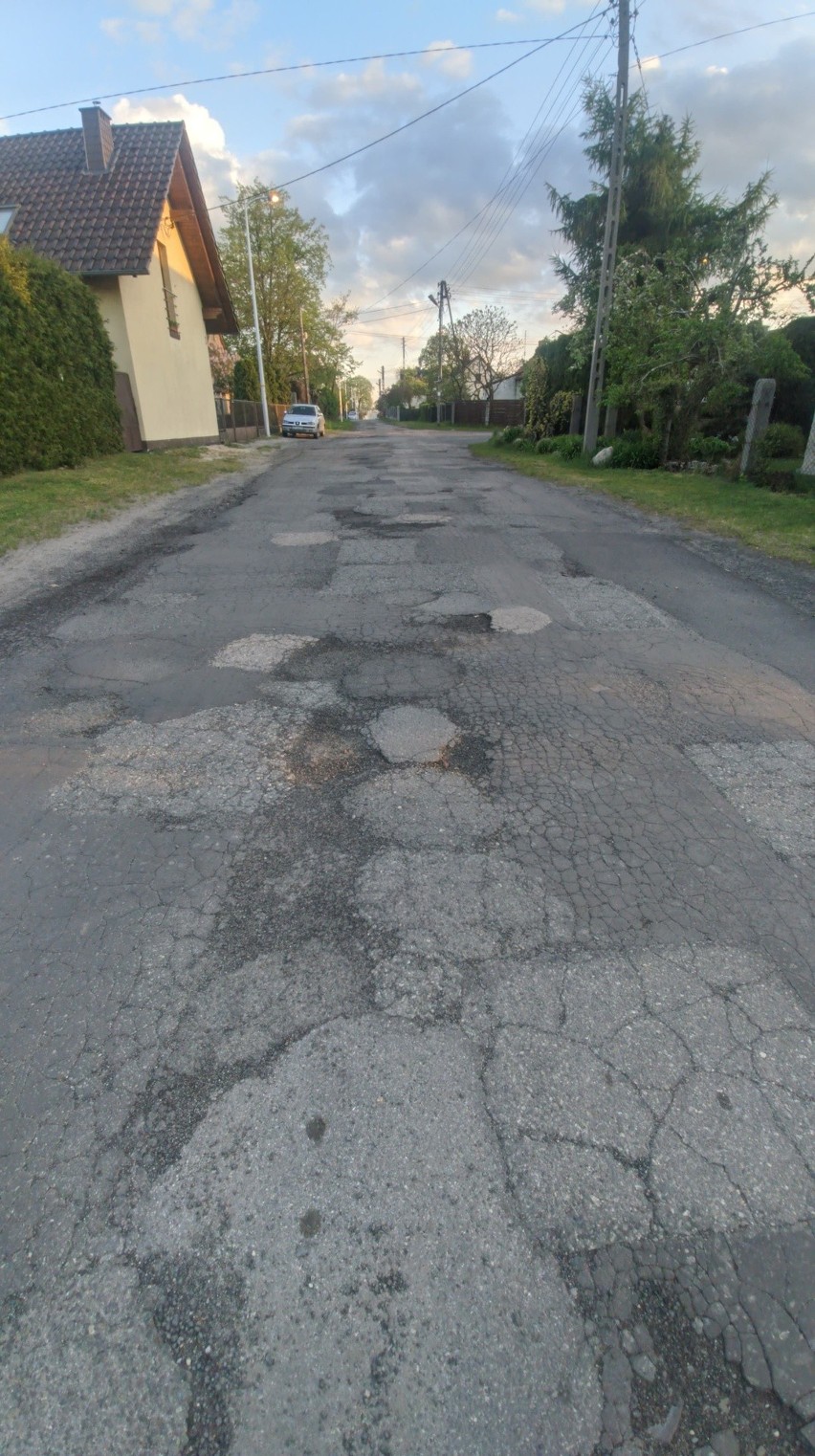 - Niech ktoś zrobi porządek z tą drogą! - proszą mieszkańcy...