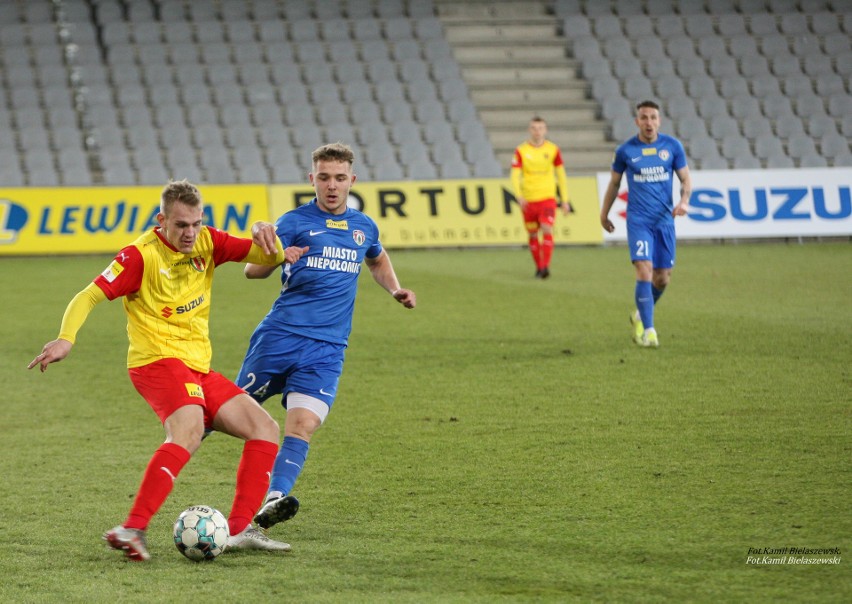 Korona Kielce gra z GKS Tychy. Trener Kamil Kuzera mówi o swojej licencji i sytuacji kadrowej drużyny [ZDJĘCIA]