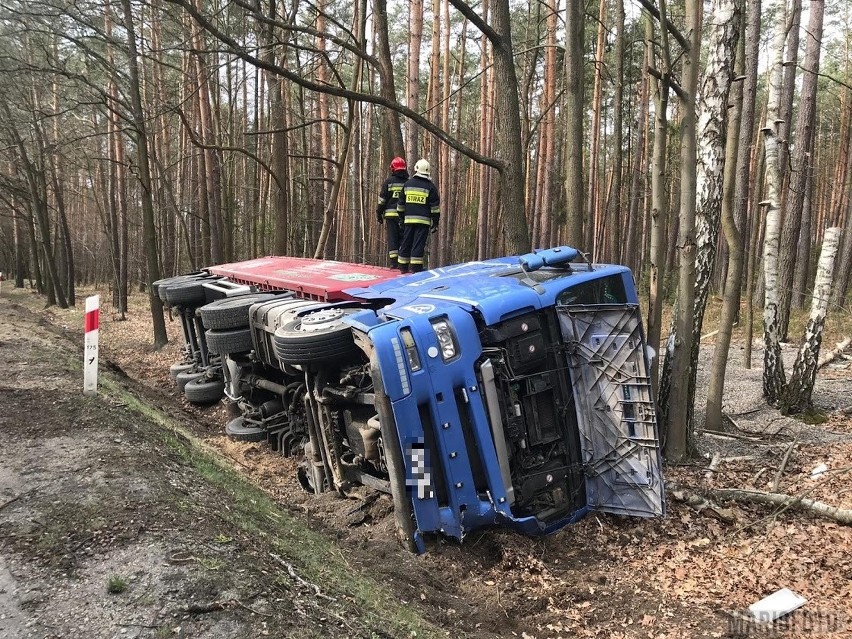 Jak informuje dyżurny KWP Opole, kierujący tirem wiozącym...