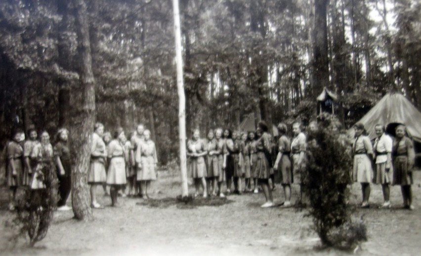 Rocznica tragicznej śmierci harcerek z Łodzi. 70 lat temu doszło do tragedii na jeziorze Gardno