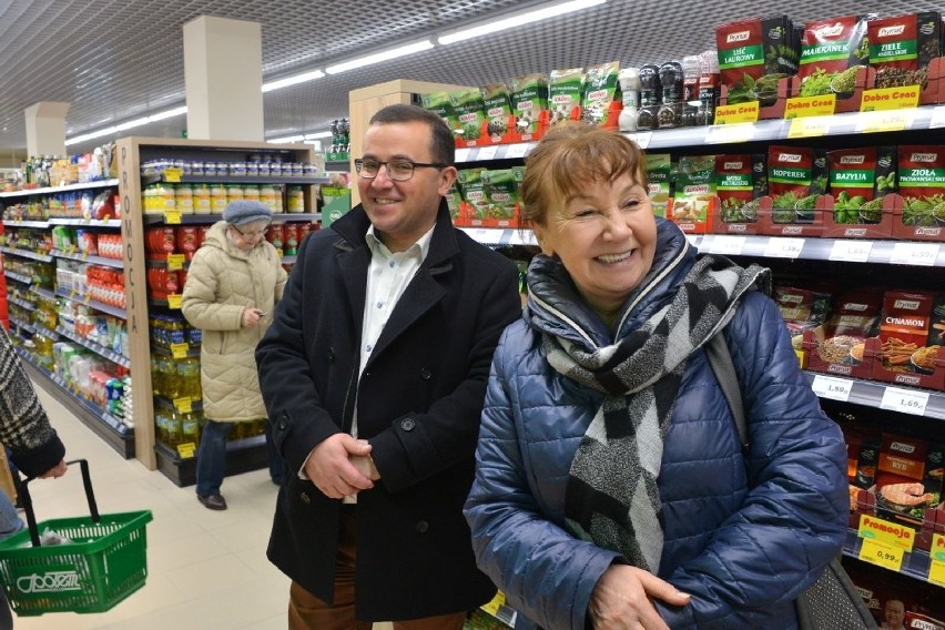 Tłumy na otwarciu sklepu Zbyszko na kieleckim Barwinku 