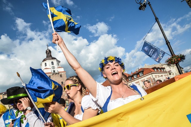 Przemarsz Szwedów na Arenę Lublin przed meczem z Polską
