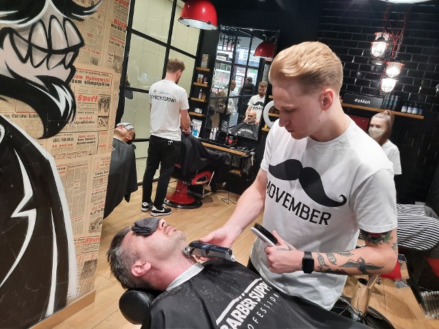 W białostockim salonie eM Studio zainaugurowano kolejną edycję Movember - kampanii zachęcającej mężczyzn do badań pod kątem nowotworów gruczołu krokowego i raka jąder.