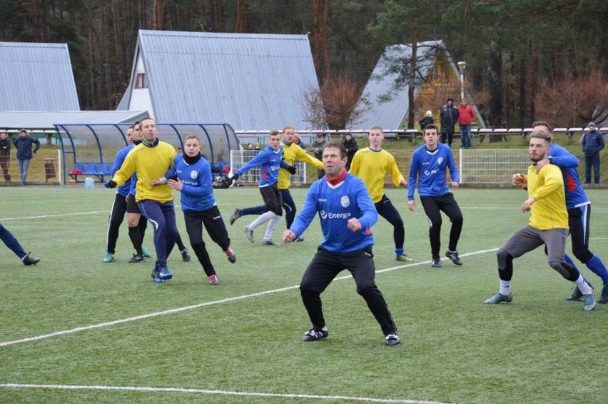 Regionalny Puchar Polski. Grzegorz Lewandowski - grał w ćwierćfinale Ligi Mistrzów, teraz prowadzi Pogoń Lębork [ZDJĘCIA]