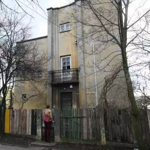 Otoczenie domu rodziny Trzcińskich przy ulicy Mazurskiej w Kielcach zostało uporządkowane.