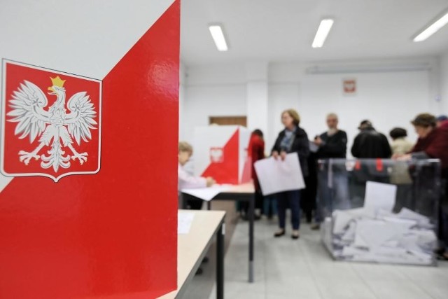 Wybory do Sejmu i Senatu odbędą się 13 października. Lokale wyborcze będą działać w godz. 7-21. Państwowa Komisja Wyborcza zakończyła rejestrację kandydatów. Prezentujemy listy kandydatów, w kolejności alfabetycznej komitetów, ponieważ nie wylosowano im jeszcze numerów porządkowych.