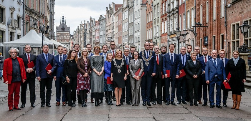 Sesja inauguracyjna Rady Miasta Gdańska. Prezydium wybrane, prezydent i radni złożyli ślubowanie, ale nie wszyscy [zdjęcia]