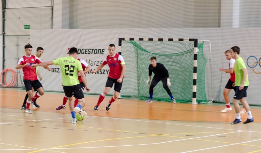 Lider pewnie wygrywa w Kieleckiej Ligi Futsalu. Znów padło mnóstwo goli [DUŻO ZDJĘĆ] 