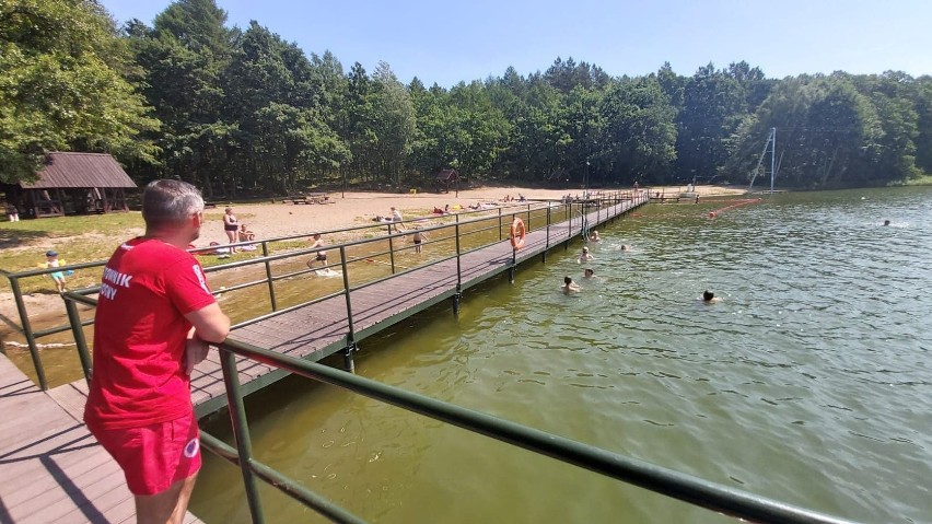 Kąpielisko nad jeziorem Obłęskim już czynne. Strzegą go ratownicy WOPR ze Słupska