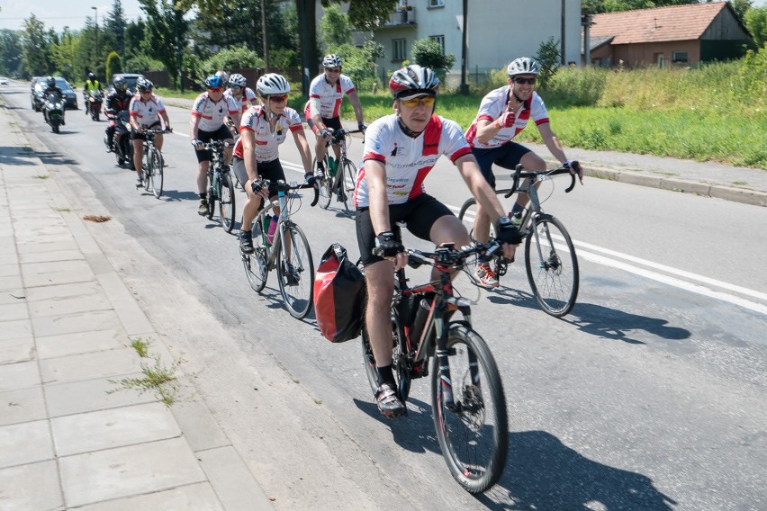 Przemierzają Polskę na rowerach i pomagają hospicjom [ZDJĘCIA]